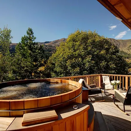 Chalet Menor - Hometown Experience بيت ضيافة *